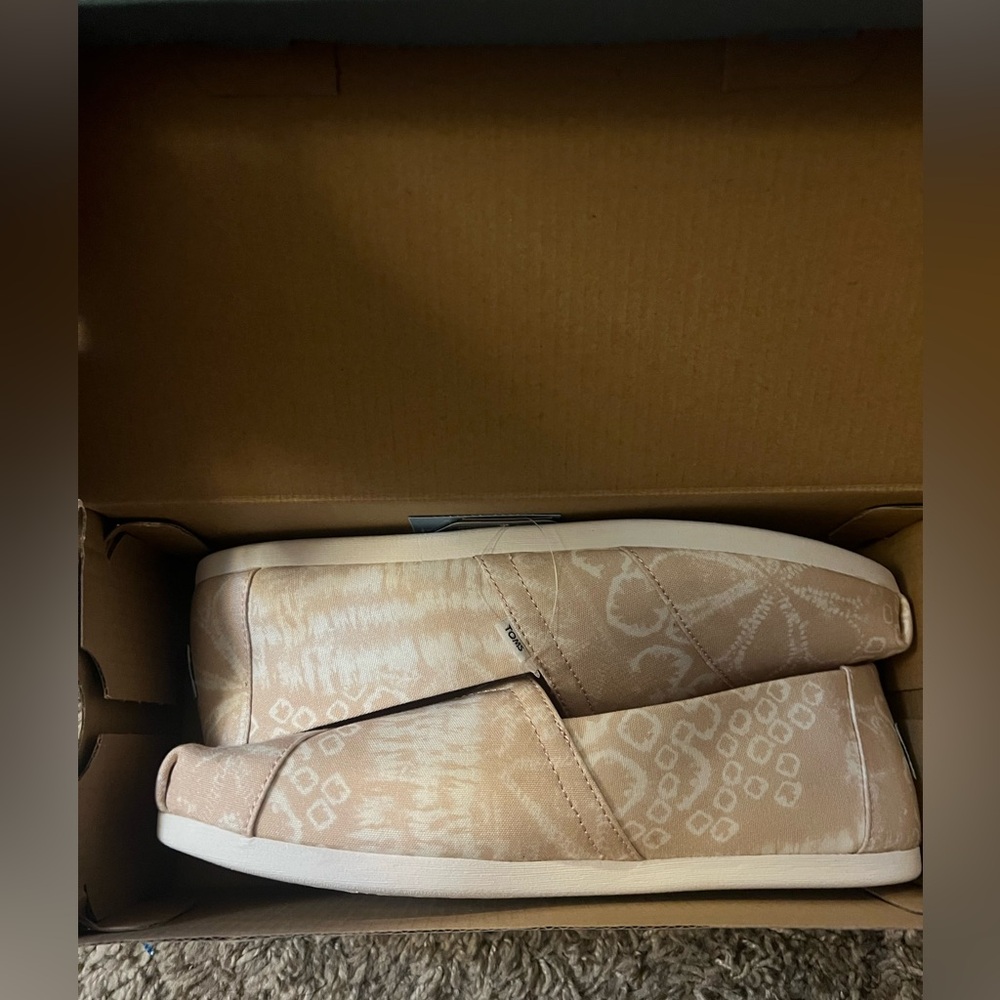 TOMS women’s flat slip on shoes size 8.5 - Picture 3 of 4